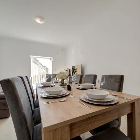 Apartment Secluded 3 Bedroom Close To Promenade Sliema