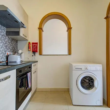 Secluded 3 Bedroom Close To Promenade *