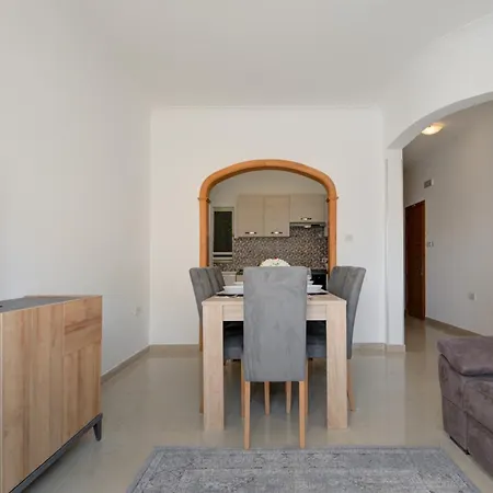 Secluded 3 Bedroom Close To Promenade 斯利马