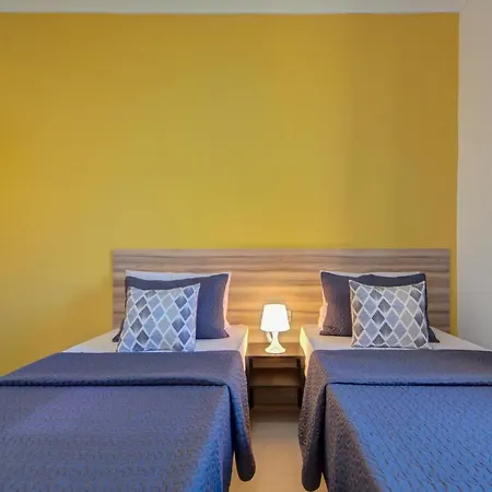 Secluded 3 Bedroom Close To Promenade Apartman Sliema