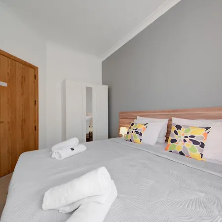 Secluded 3 Bedroom Close To Promenade